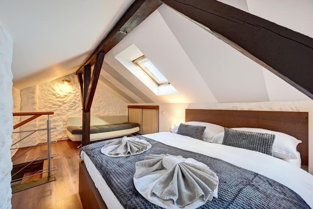 Apartamento Velky 3-Loznicovy Byt Praha 8 Karlin Exterior foto
