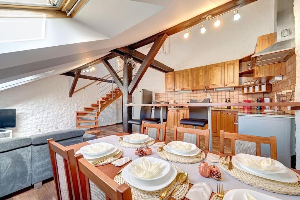 Apartamento Velky 3-Loznicovy Byt Praha 8 Karlin Exterior foto