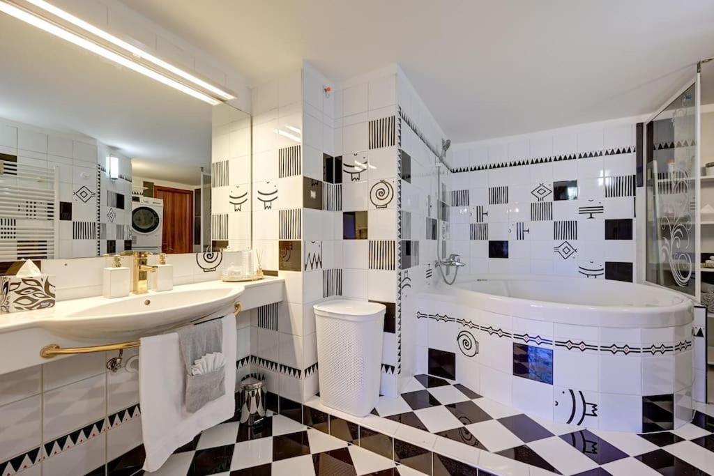 Apartamento Velky 3-Loznicovy Byt Praha 8 Karlin Exterior foto